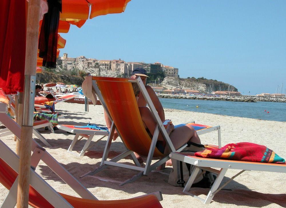 Hotel Tirreno Parghelia Bagian luar foto
