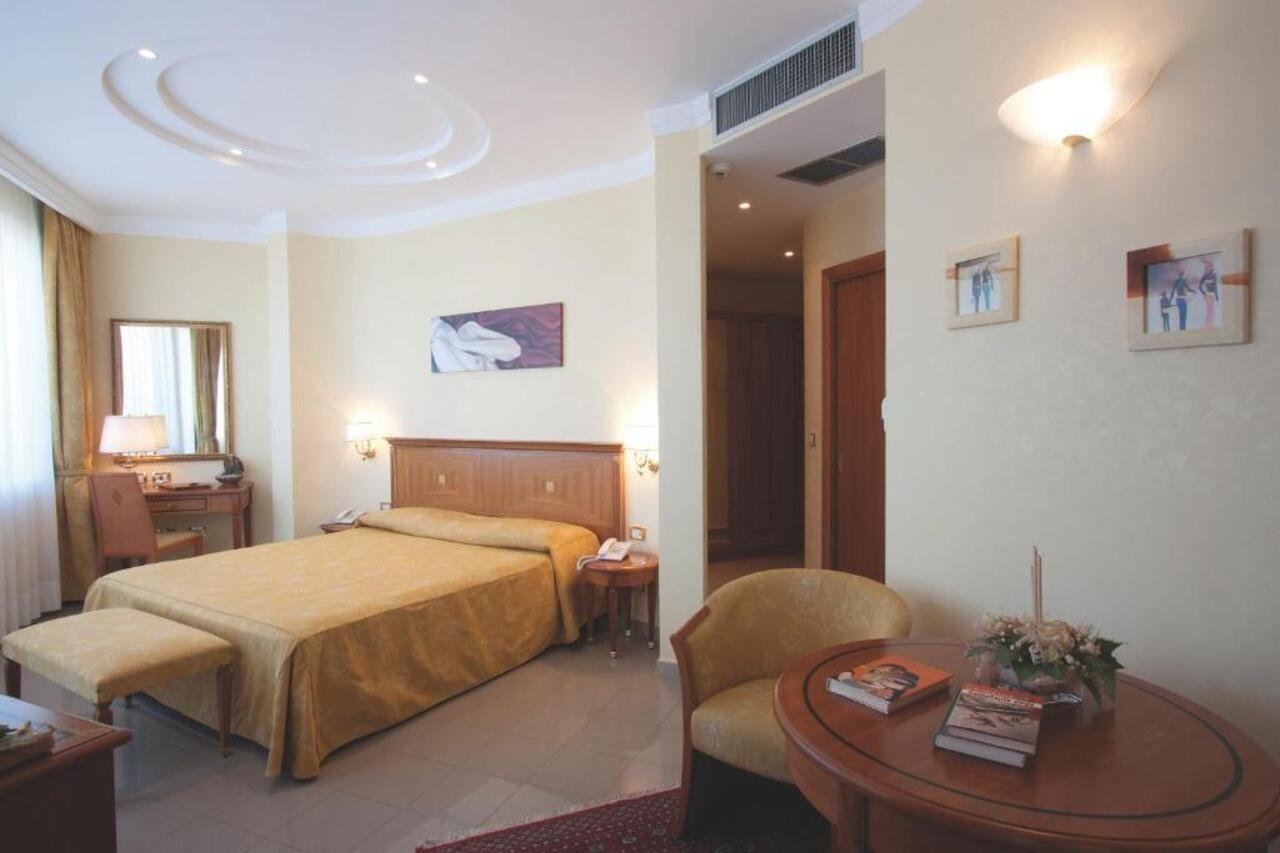 Hotel Tirreno Parghelia Bagian luar foto