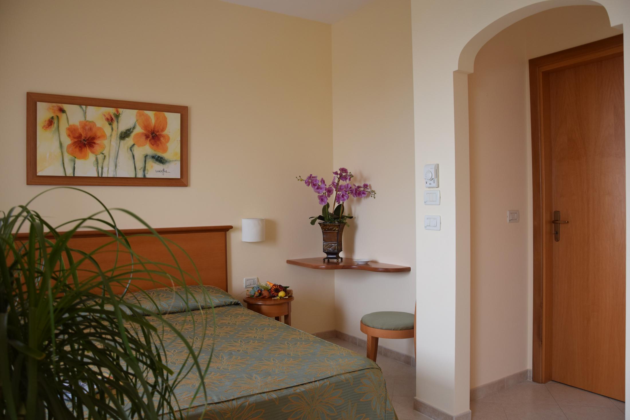 Hotel Tirreno Parghelia Bagian luar foto