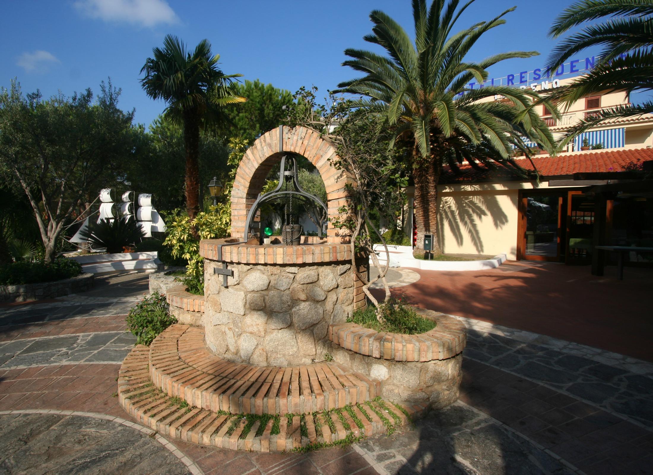 Hotel Tirreno Parghelia Bagian luar foto