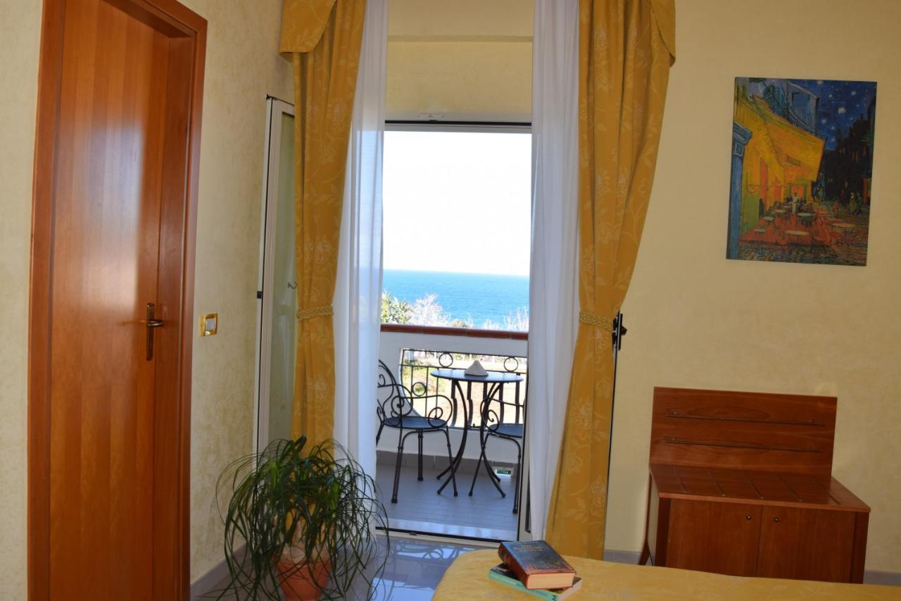 Hotel Tirreno Parghelia Bagian luar foto