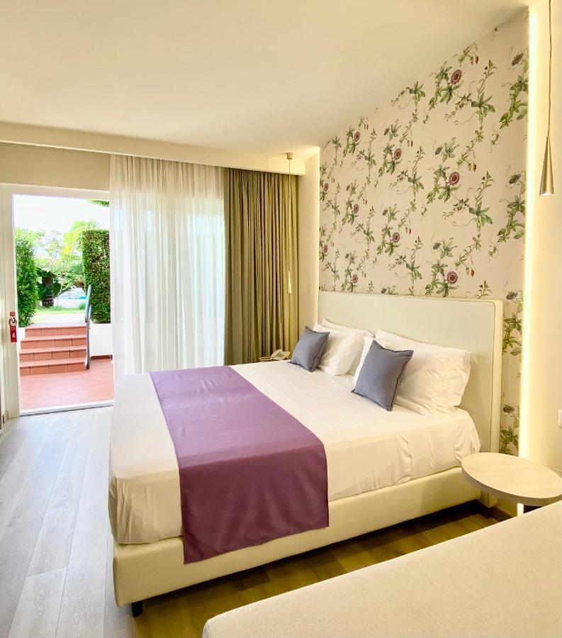 Hotel Tirreno Parghelia Bagian luar foto