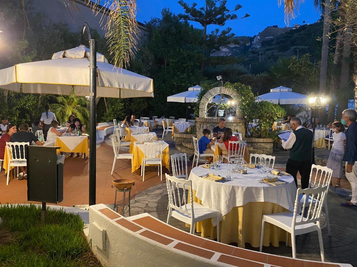 Hotel Tirreno Parghelia Bagian luar foto
