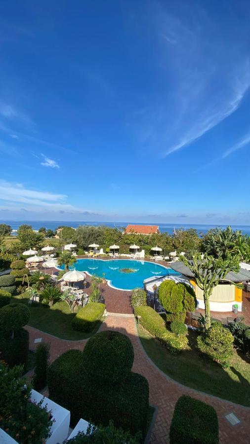 Hotel Tirreno Parghelia Bagian luar foto