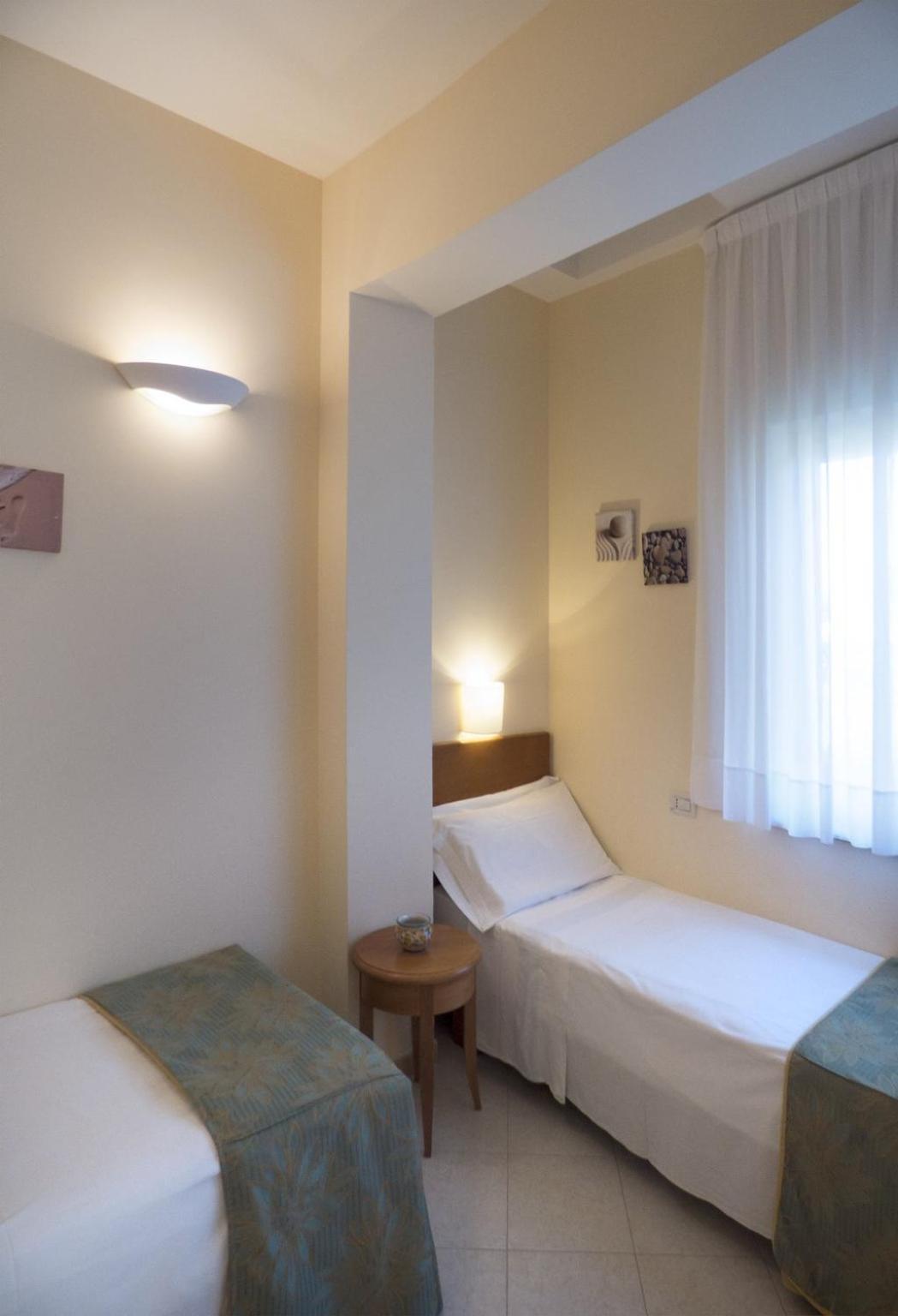 Hotel Tirreno Parghelia Bagian luar foto