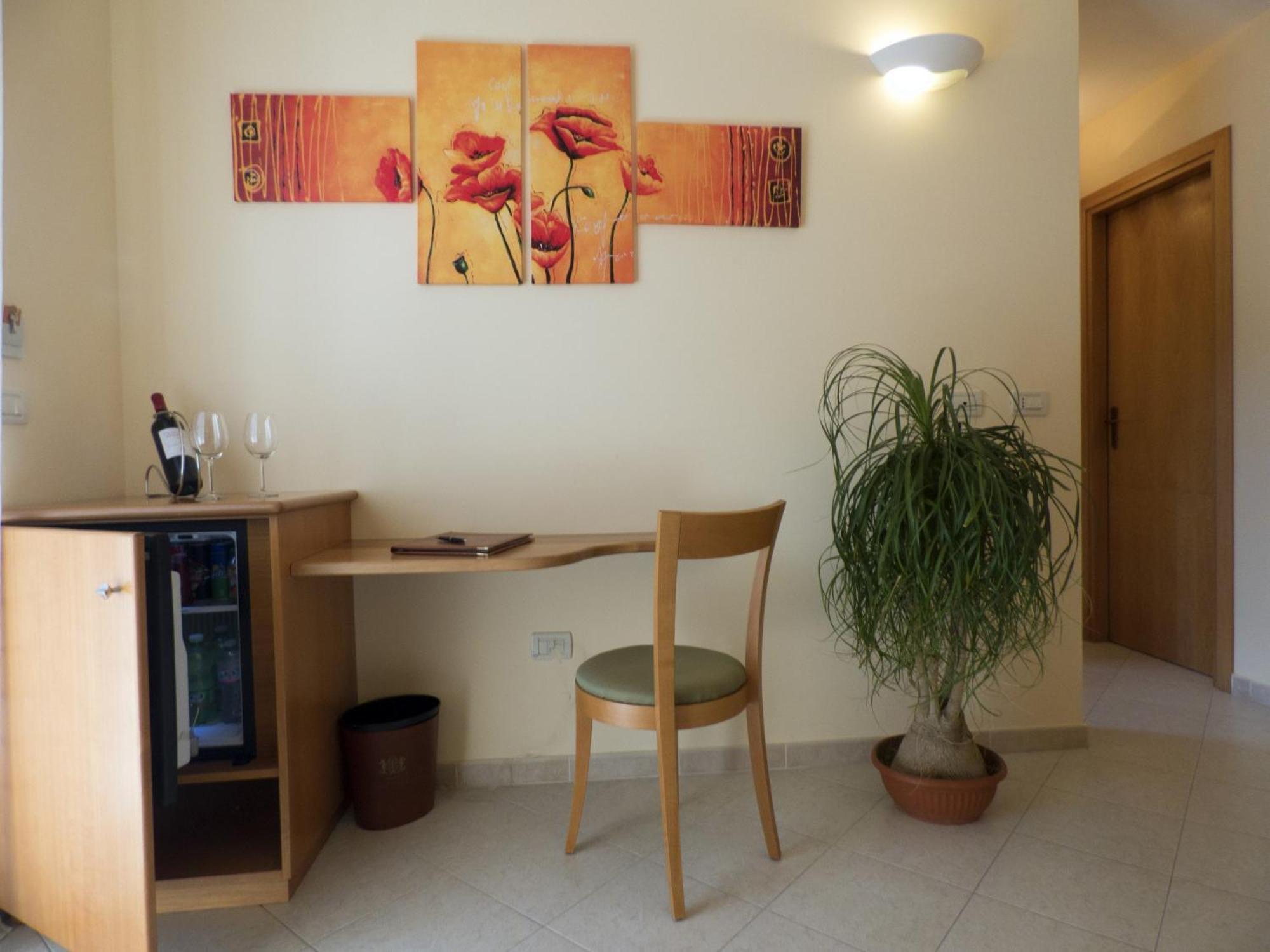 Hotel Tirreno Parghelia Bagian luar foto
