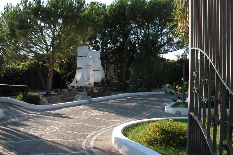 Hotel Tirreno Parghelia Bagian luar foto