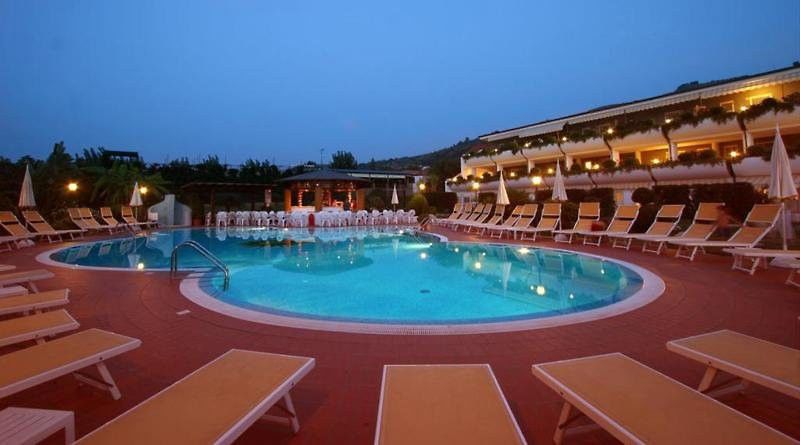 Hotel Tirreno Parghelia Bagian luar foto