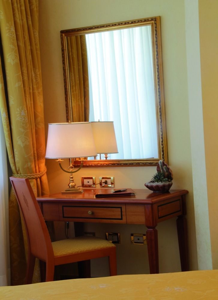 Hotel Tirreno Parghelia Bagian luar foto