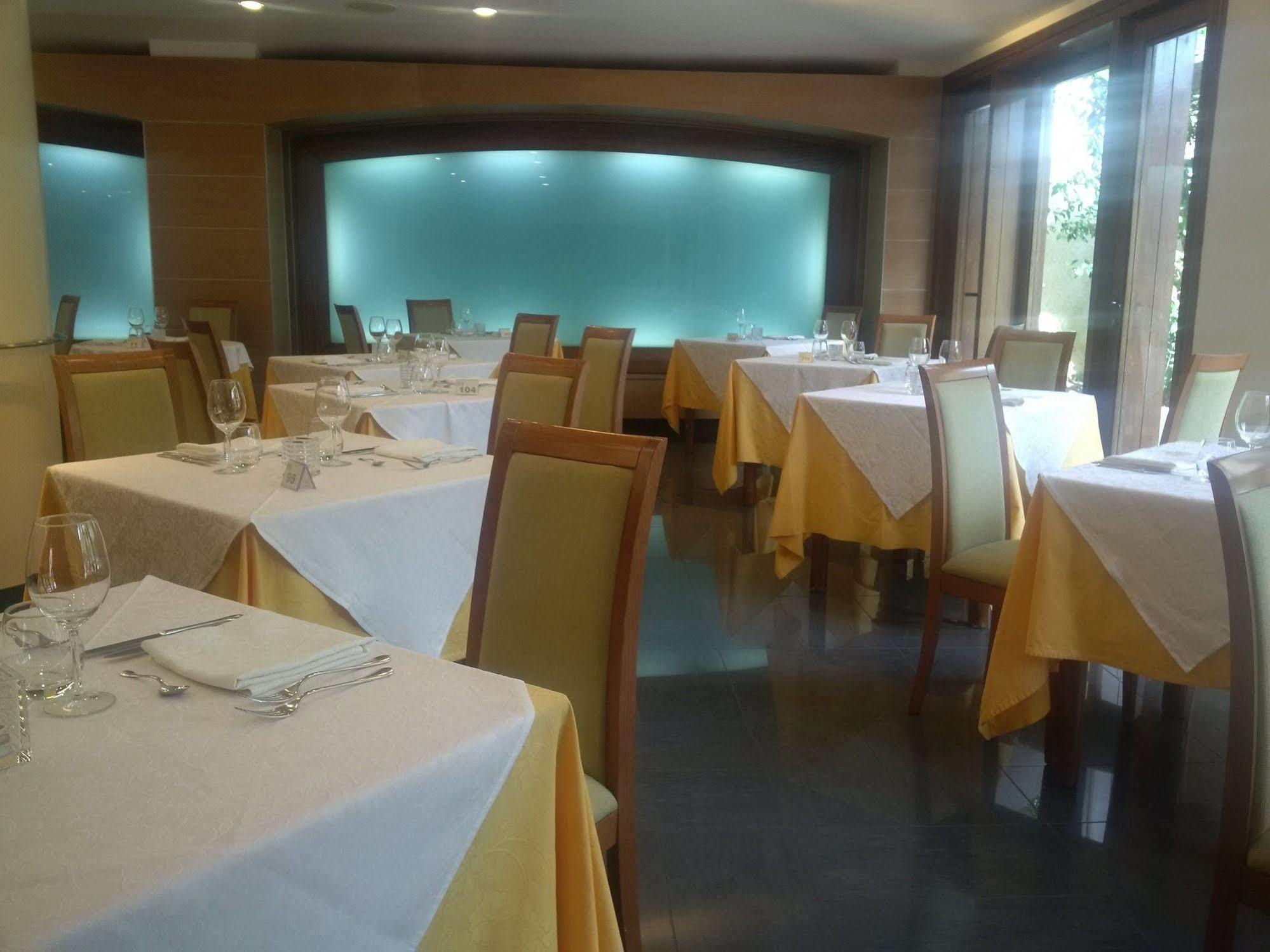 Hotel Tirreno Parghelia Bagian luar foto