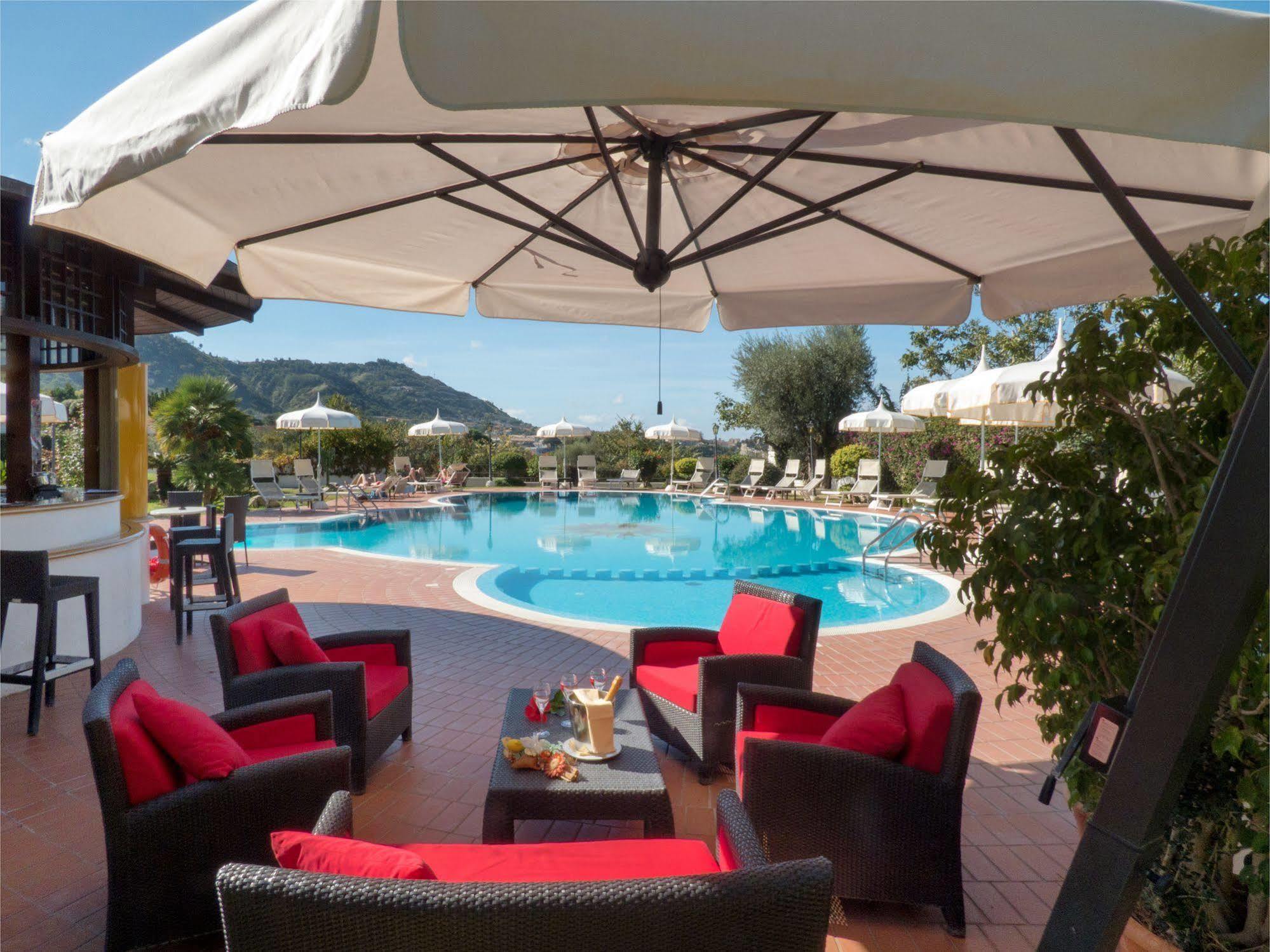Hotel Tirreno Parghelia Bagian luar foto