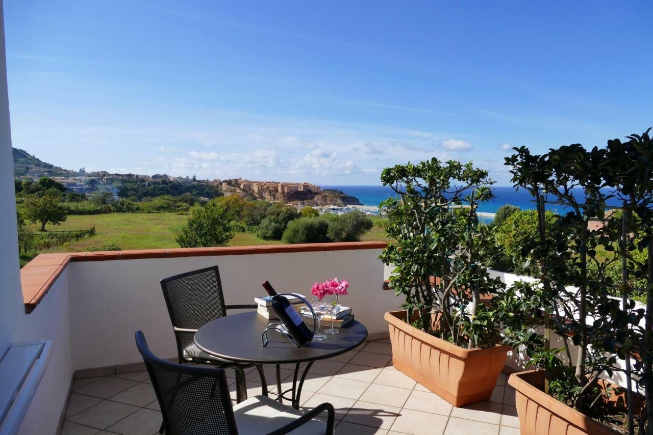 Hotel Tirreno Parghelia Bagian luar foto