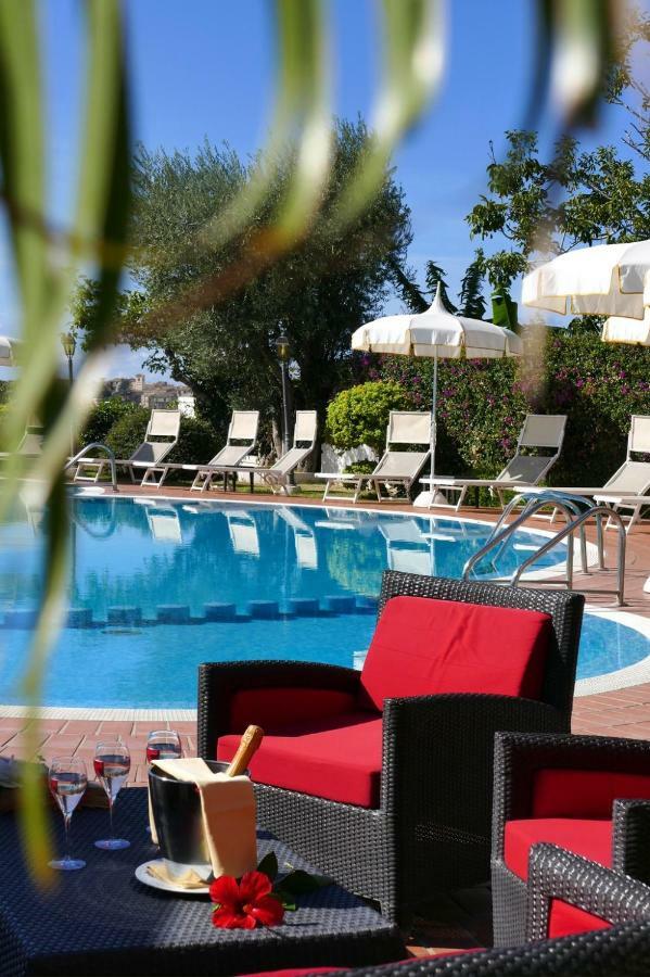 Hotel Tirreno Parghelia Bagian luar foto